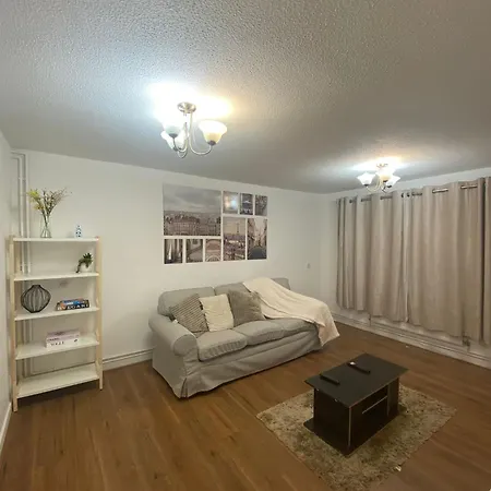 Spacious One Bedroom Flat Close To Heathrow Airport